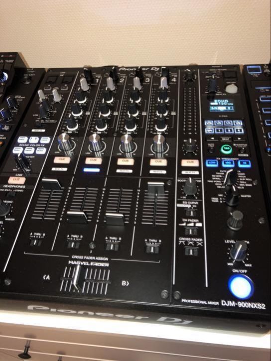 regie DJ Pioneer 2 CDJ 2000 + DJM 900 NXS2-1