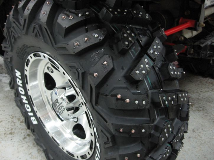 Cloutage de pneus-1
