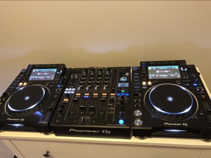 regie DJ Pioneer 2 CDJ 2000 + DJM 900 NXS2