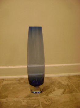 vase bleu en verre-thumb