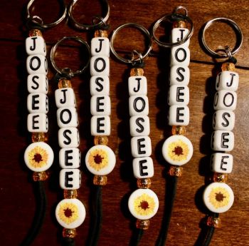Porte clefs au nom de Josée pour $6 chaque.-thumb